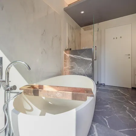 Charming Garden Hideaway In By Rent * コモ