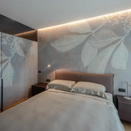 Charming Garden Hideaway In By Rent