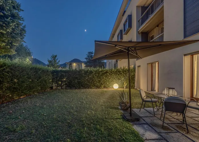 Apartamento Charming Garden Hideaway In By Rent