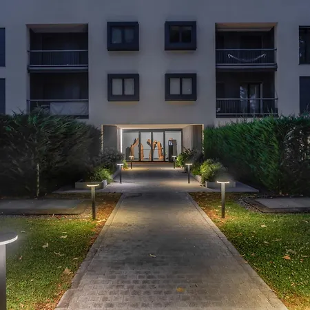 Apartmán Charming Garden Hideaway In By Rent *