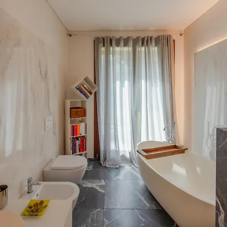 Apartment Charming Garden Hideaway By Rent Como