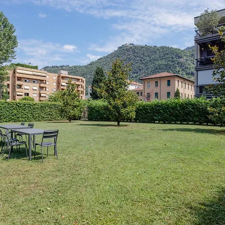 Charming Garden Hideaway In By Rent Apartmán *