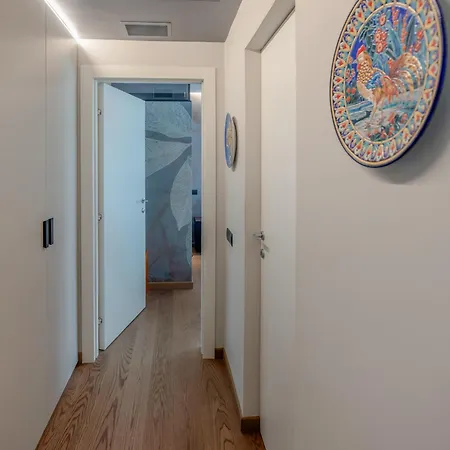 Charming Garden Hideaway In By Rent