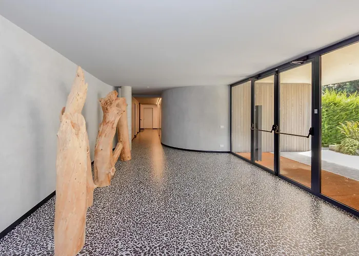 Charming Garden Hideaway In By Rent Apartmán