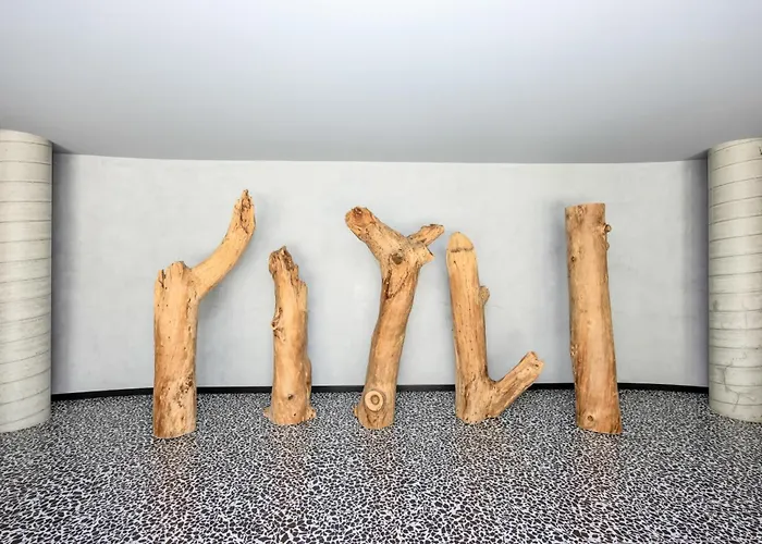 Charming Garden Hideaway In By Rent