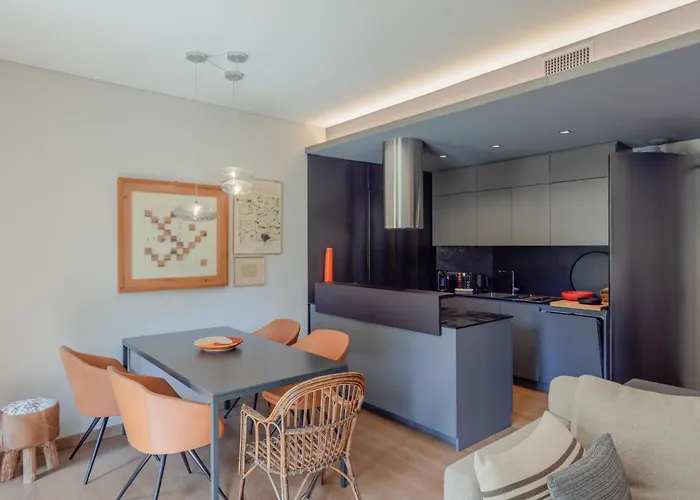 Charming Garden Hideaway In By Rent *