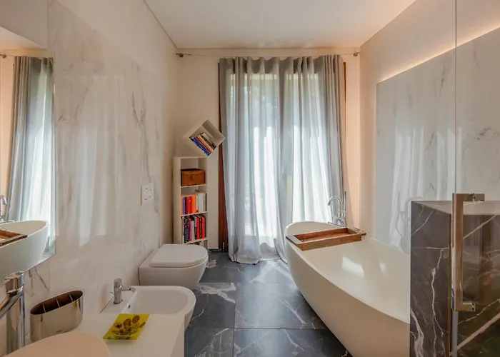 Apartamento Charming Garden Hideaway In By Rent Como