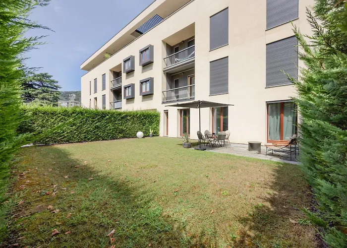 Charming Garden Hideaway In By Rent *