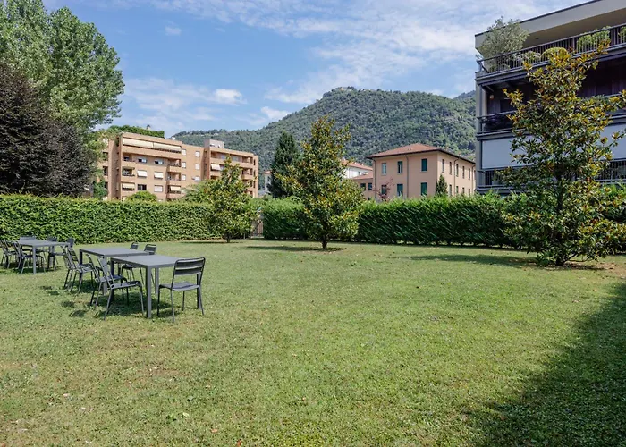 Charming Garden Hideaway In By Rent Apartmán *