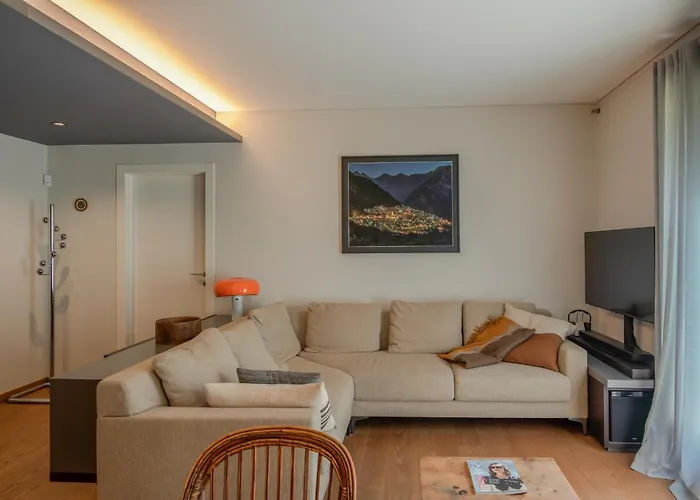 Charming Garden Hideaway In By Rent Como