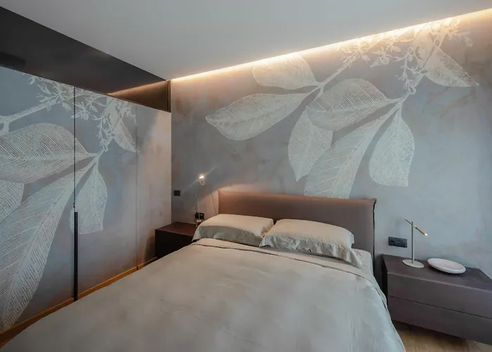 Charming Garden Hideaway In By Rent