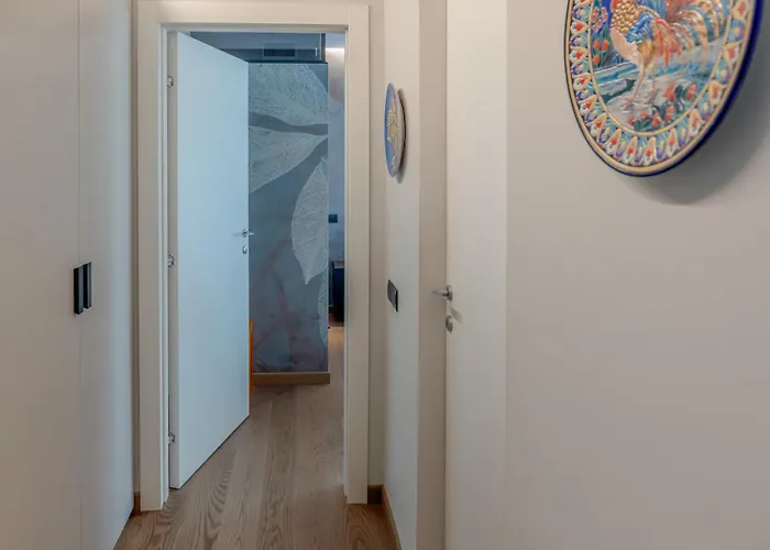 Charming Garden Hideaway In By Rent