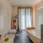 Apartamento Charming Garden Hideaway In By Rent Como